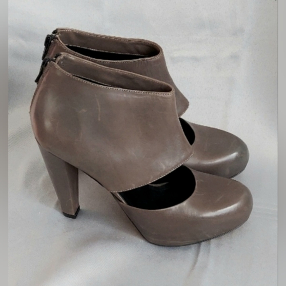 Loeffler Randall Shoes, Size 9, Leather Taupe, High Heel, Ankle Bootie, Back Zip